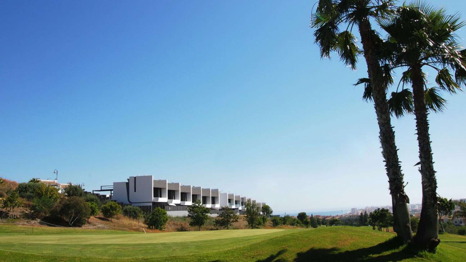 Doppelhaushälfte mit privatem Pool zu verkaufen am Fuße des Golfplatzes, Caleta de Vélez, Costa del Sol, Málaga