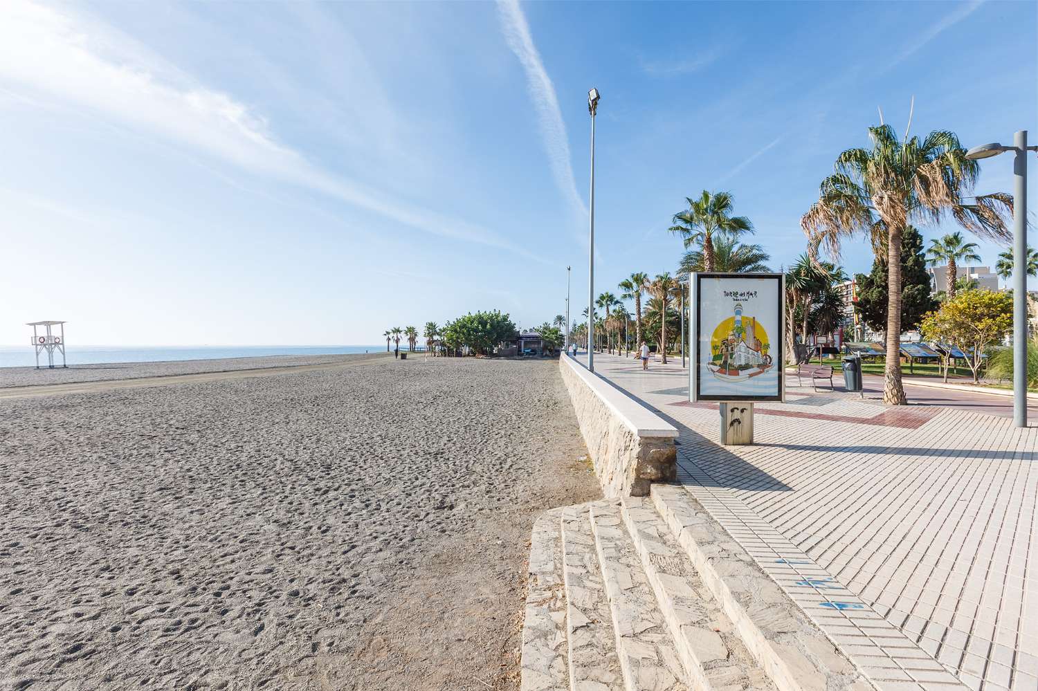 Two-bedroom apartment on the beachfront in the center of Torre del Mar, for winter
