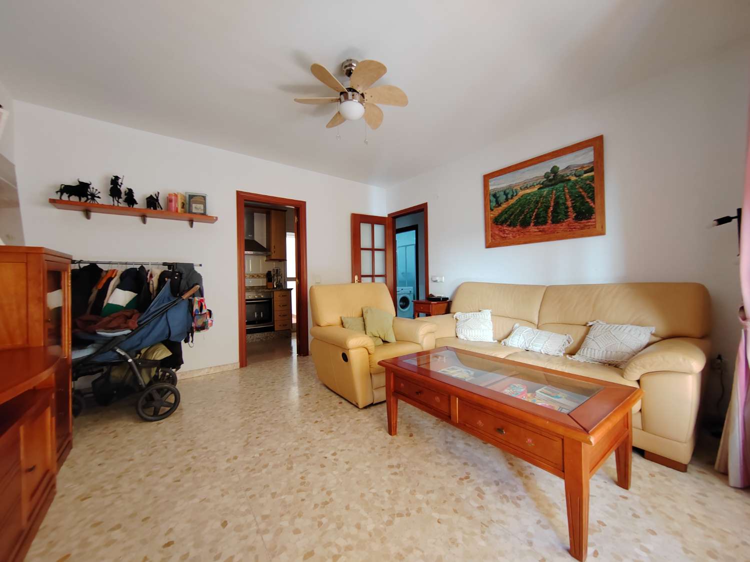 Bright 1-bedroom apartment with garage in Calle San Andrés, steps from the beach