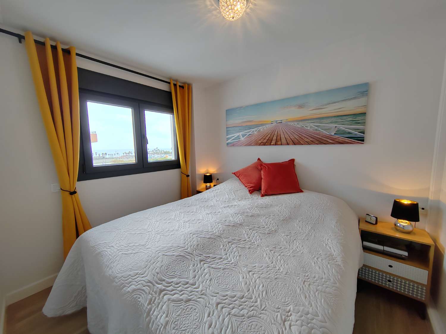 Exclusivo Apartamento en Segunda Línea de Playa en Torre del Mar