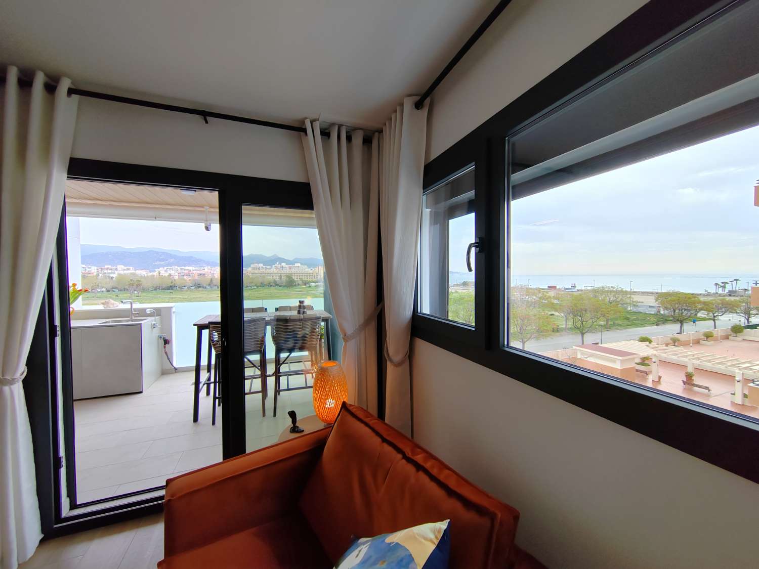 Exklusive Luxuswohnung in der zweiten Strandlinie in Torre del Mar