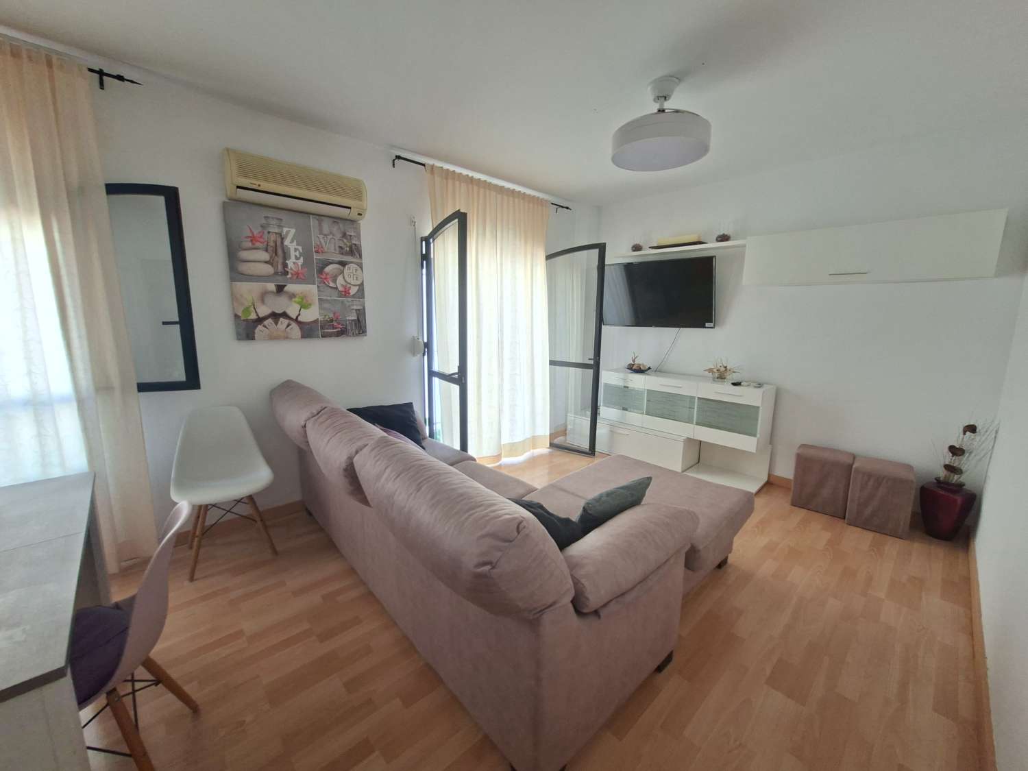 Rymlig och ljus fyrarumslägenhet i hjärtat av Vélez-Málaga