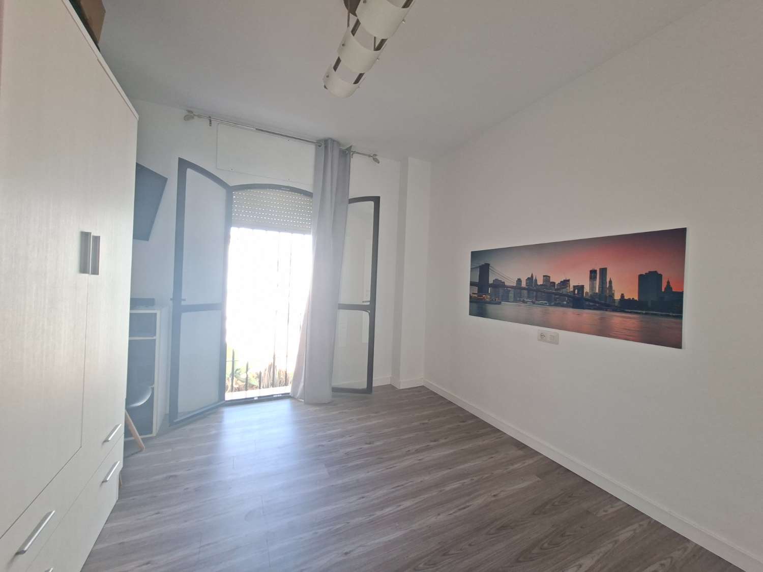 Rymlig och ljus fyrarumslägenhet i hjärtat av Vélez-Málaga