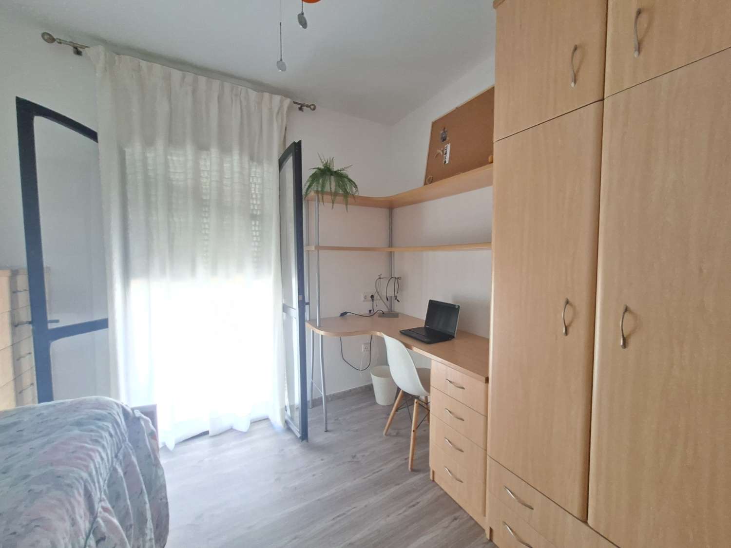 Rymlig och ljus fyrarumslägenhet i hjärtat av Vélez-Málaga