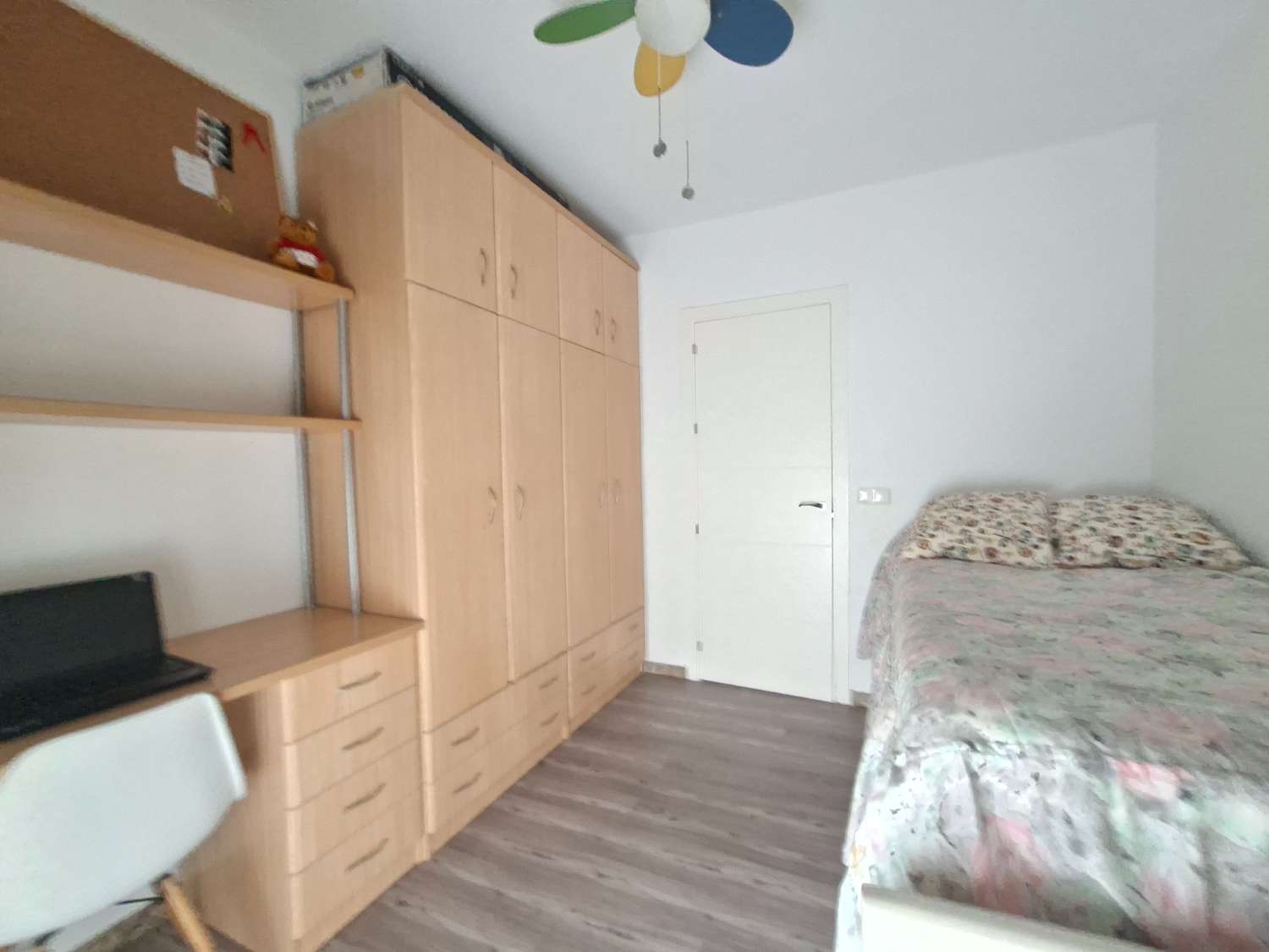 Rymlig och ljus fyrarumslägenhet i hjärtat av Vélez-Málaga