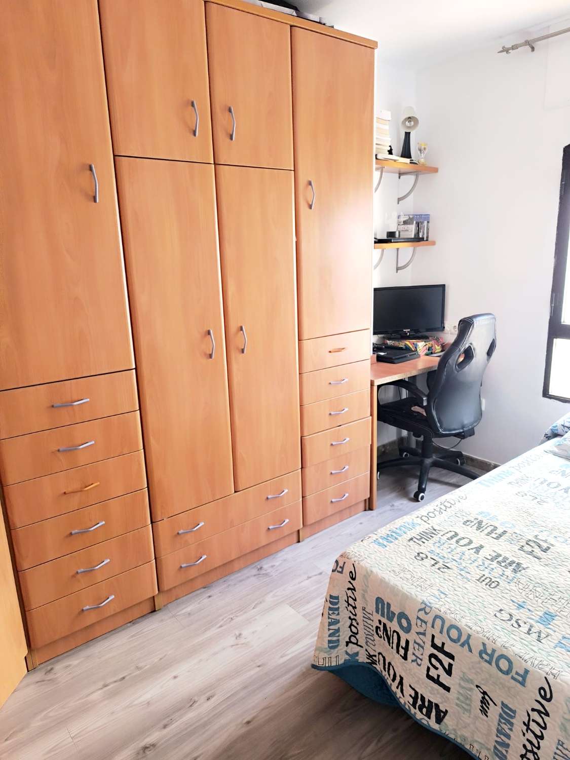 Rymlig och ljus fyrarumslägenhet i hjärtat av Vélez-Málaga