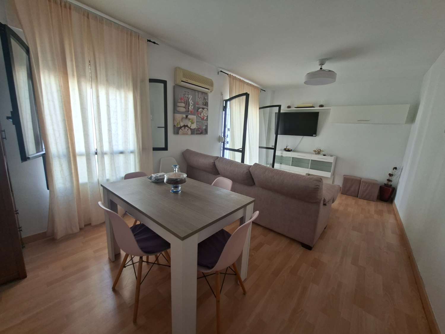 Rymlig och ljus fyrarumslägenhet i hjärtat av Vélez-Málaga