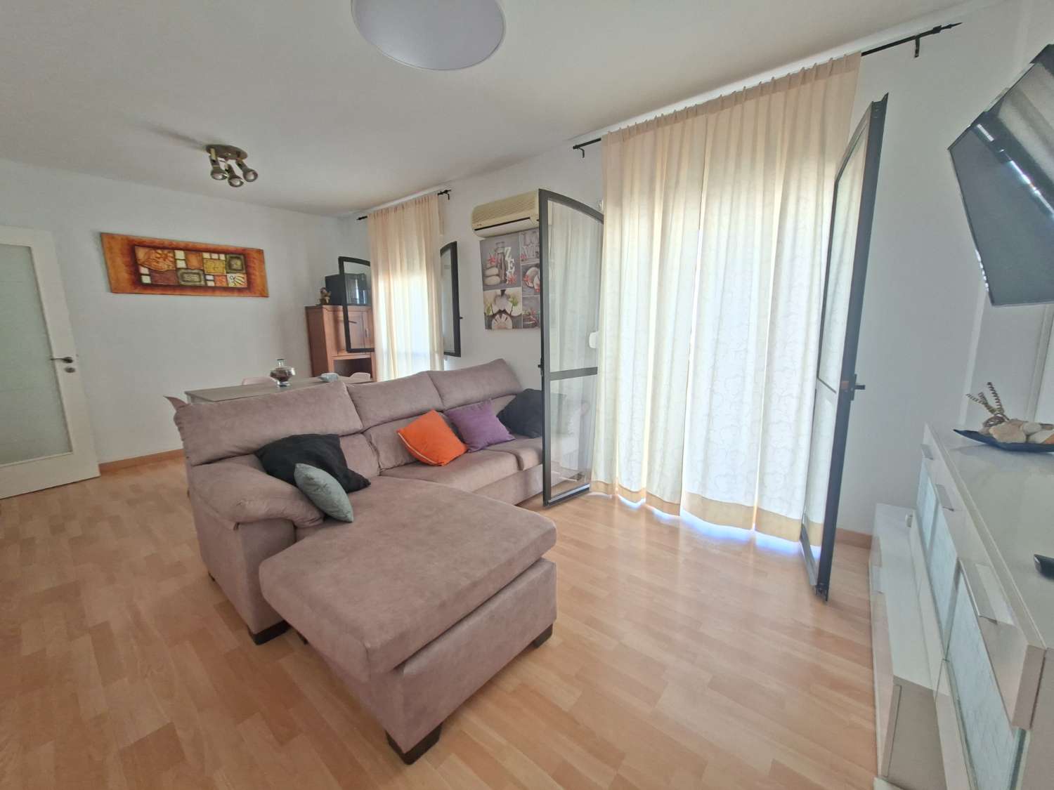 Rymlig och ljus fyrarumslägenhet i hjärtat av Vélez-Málaga