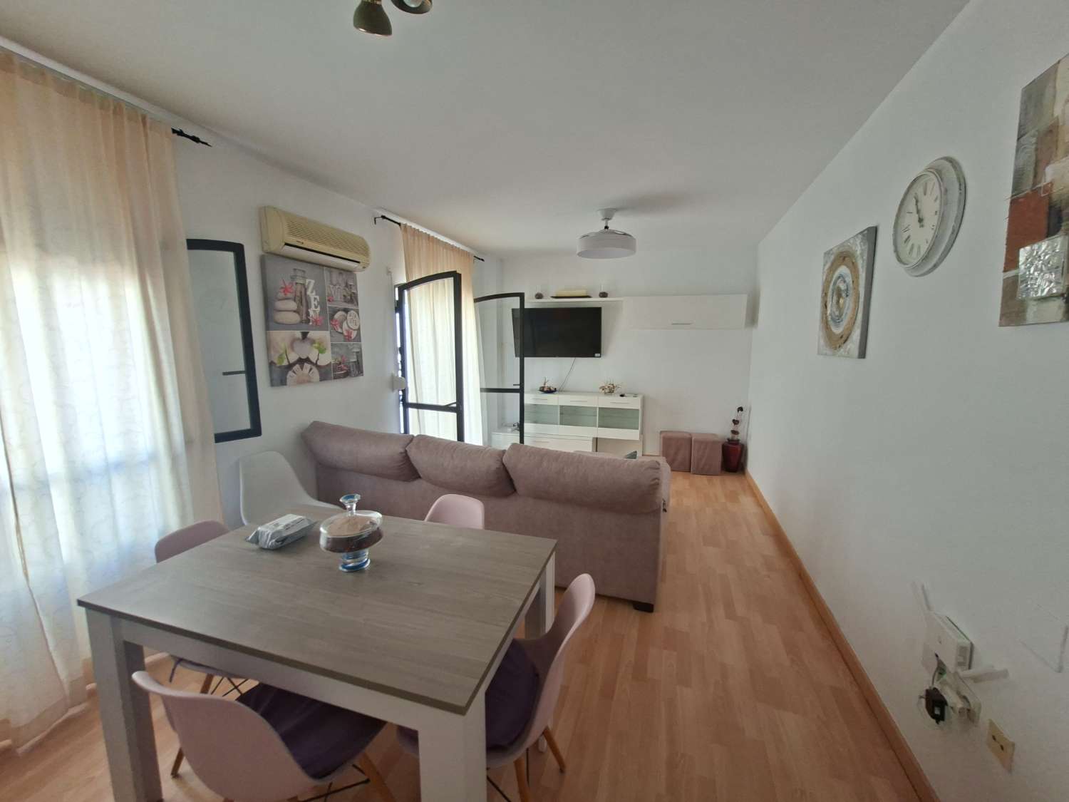 Rymlig och ljus fyrarumslägenhet i hjärtat av Vélez-Málaga