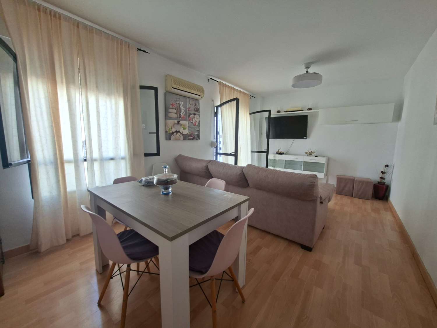 Rymlig och ljus fyrarumslägenhet i hjärtat av Vélez-Málaga