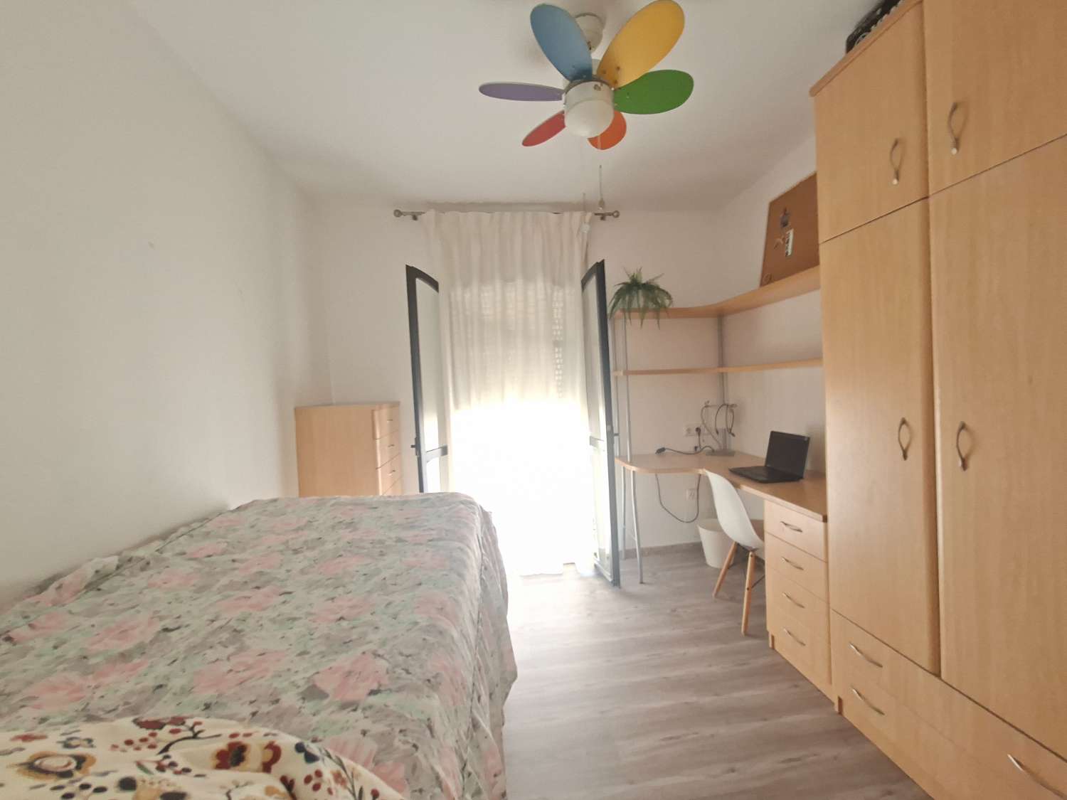 Rymlig och ljus fyrarumslägenhet i hjärtat av Vélez-Málaga