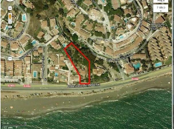 Beachfront Villa in Benajarafe with Large Urban Plot