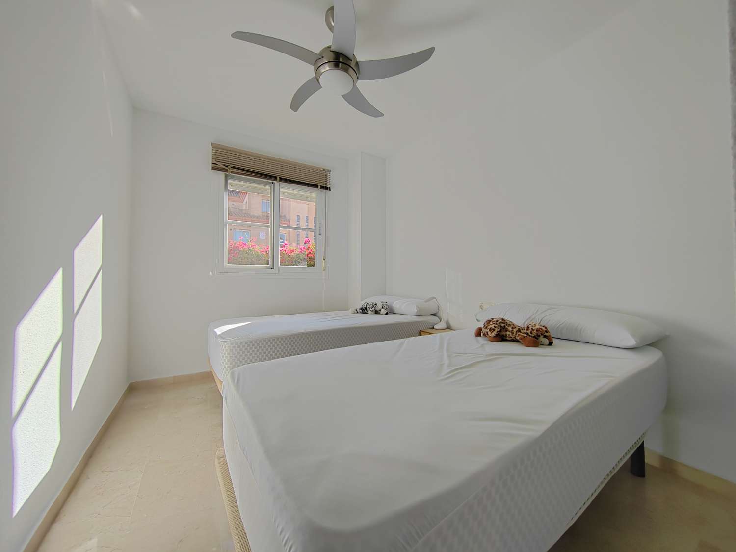 Apartamento de 3 dormitorios en Baviera Golf con piscina y parking