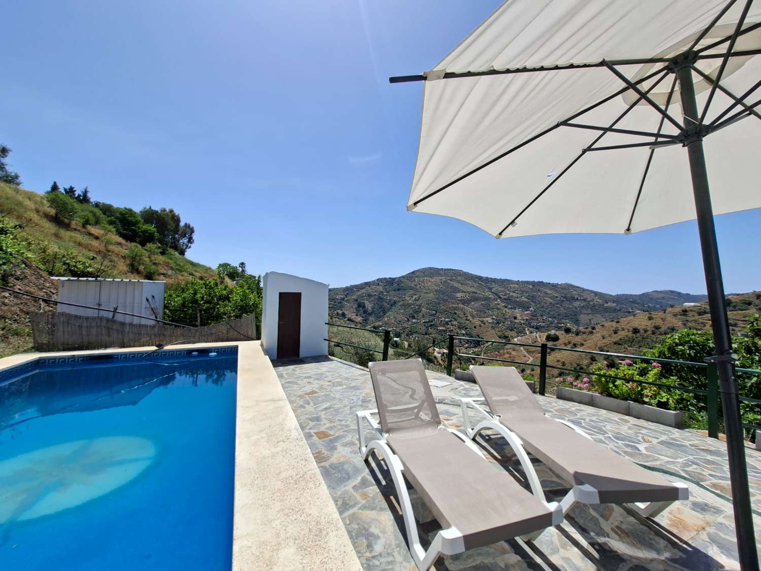 Casa rustica con piscina Cómpeta