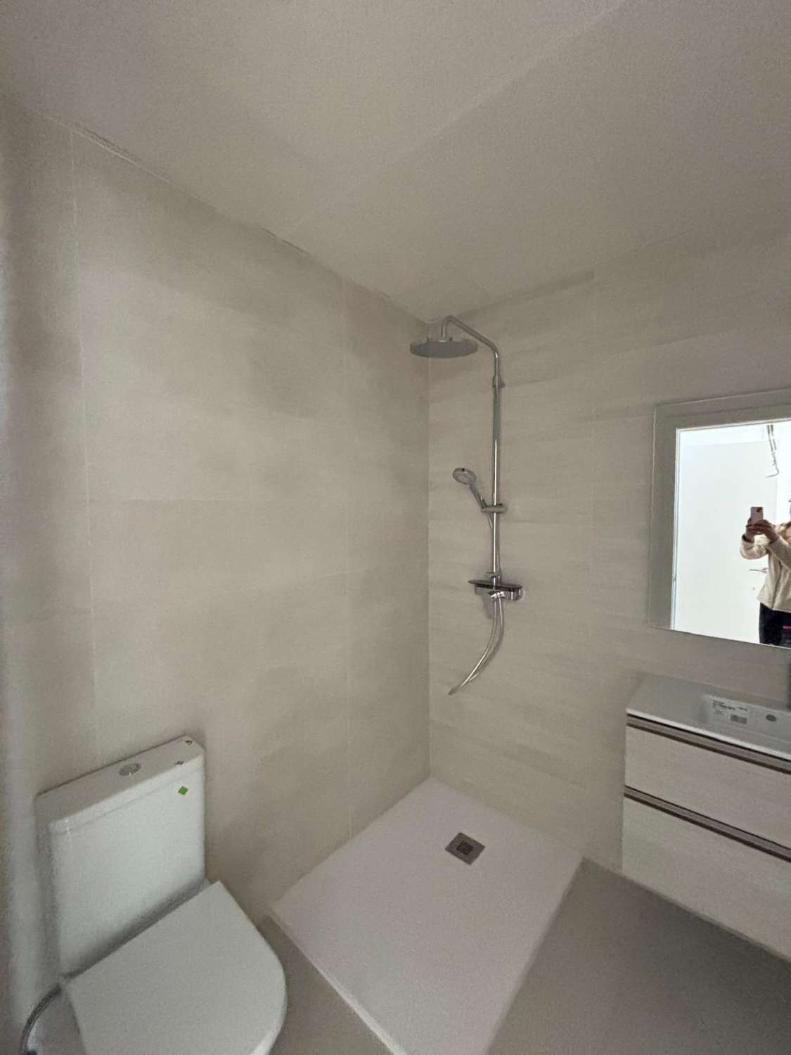 Apartamento a estrenar en 1ª línea de playa en Torre del Mar