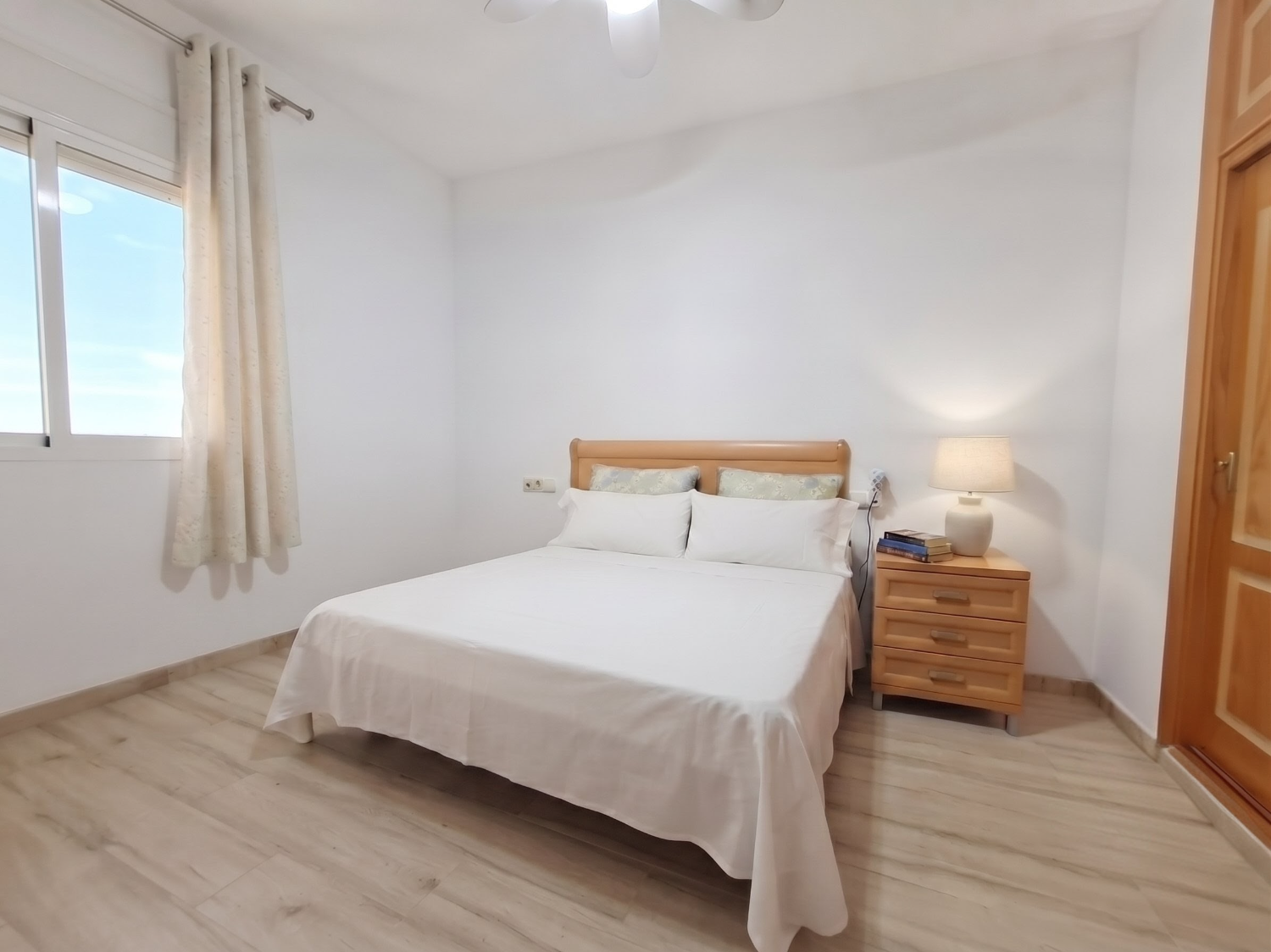 Piso de 2 dormitorios en venta en el centro de Torre del Mar.