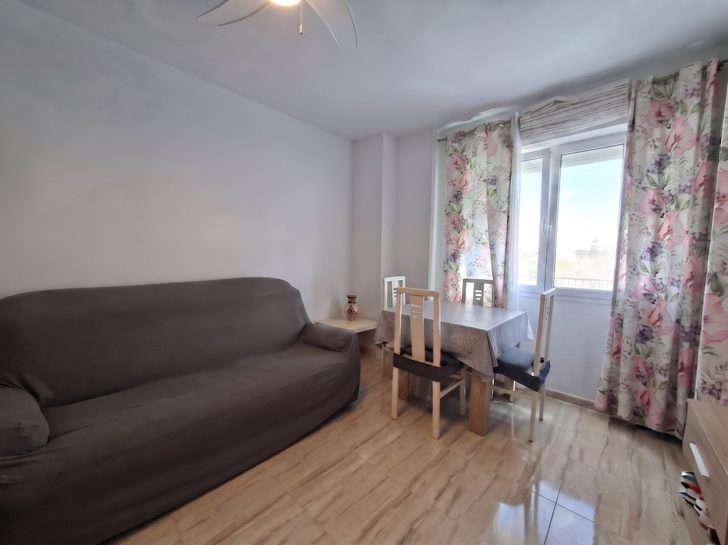 Piso de 2 dormitorios en venta en el centro de Torre del Mar.
