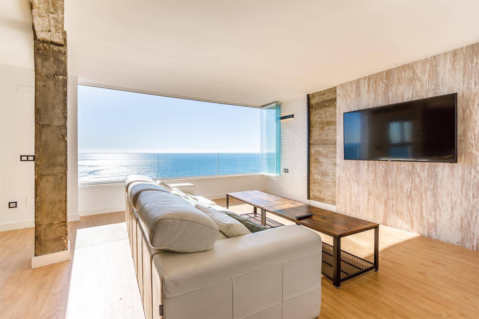 Herrliche Luxus-Wohnung direkt am Strand in Torre del Mar, Malaga, Costa del Sol