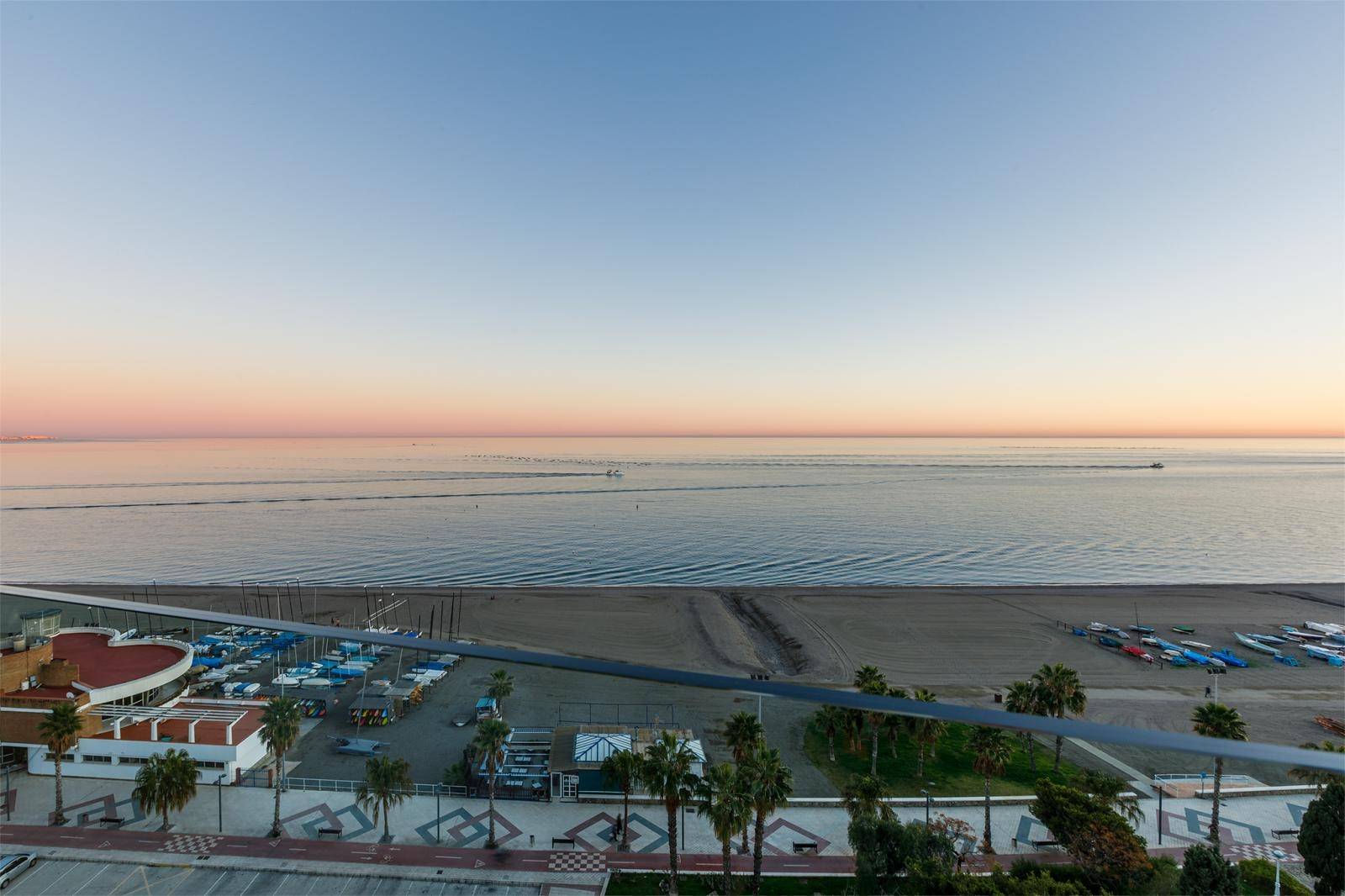 Nádherný luxusní byt na pláži v Torre del Mar, Malaga, Costa del Sol