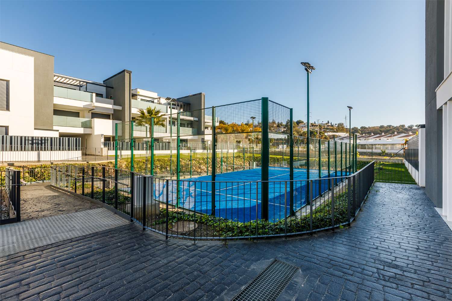 Appartement de trois chambres, avec jardin, barbecue et piscine communautaire à côté de la plage de Puerto de la Caleta