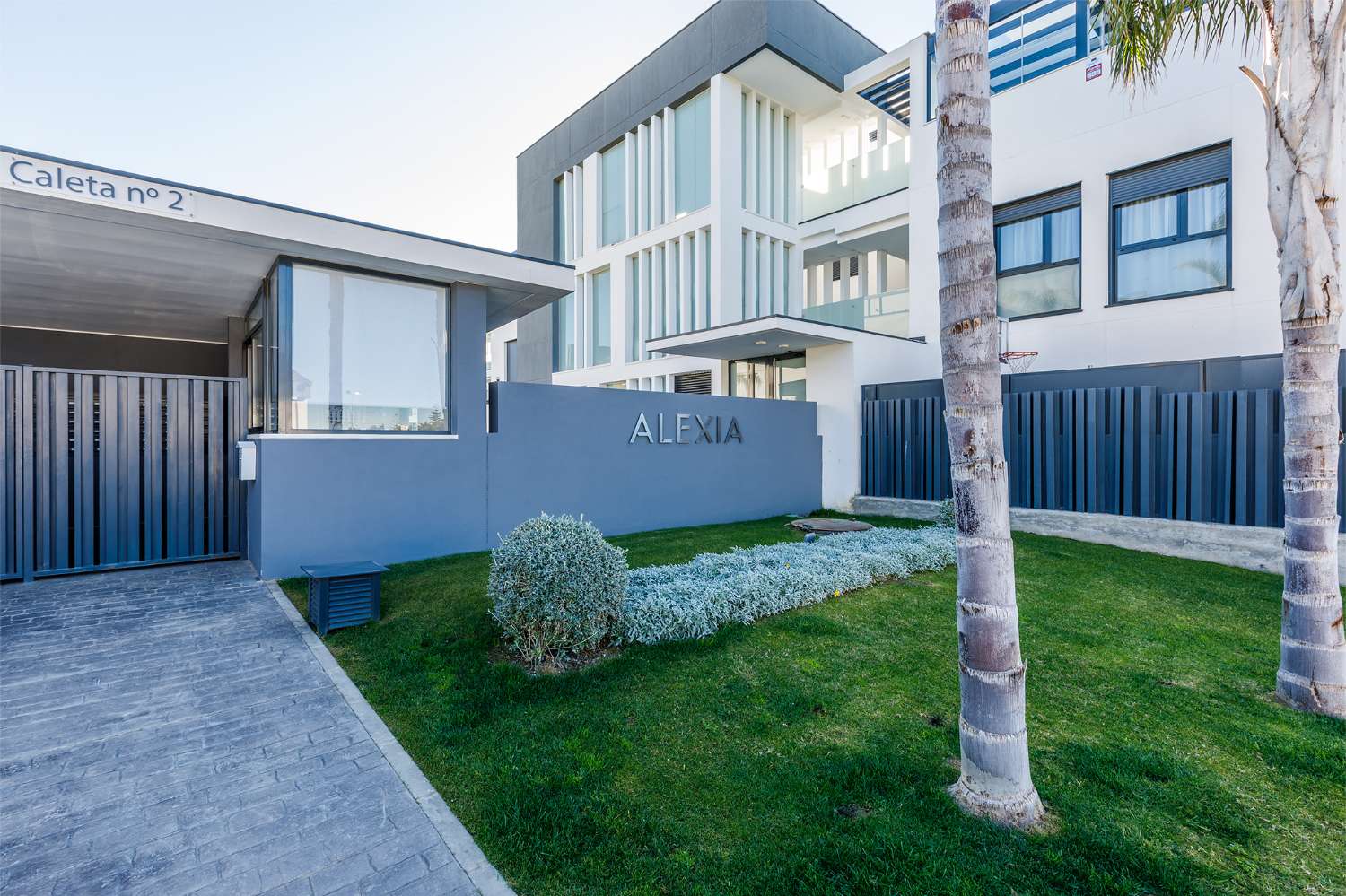 Apartment mit 3 Schlafzimmern, Garten, Grill und Gemeinschaftspool neben dem Strand von Puerto de la Caleta