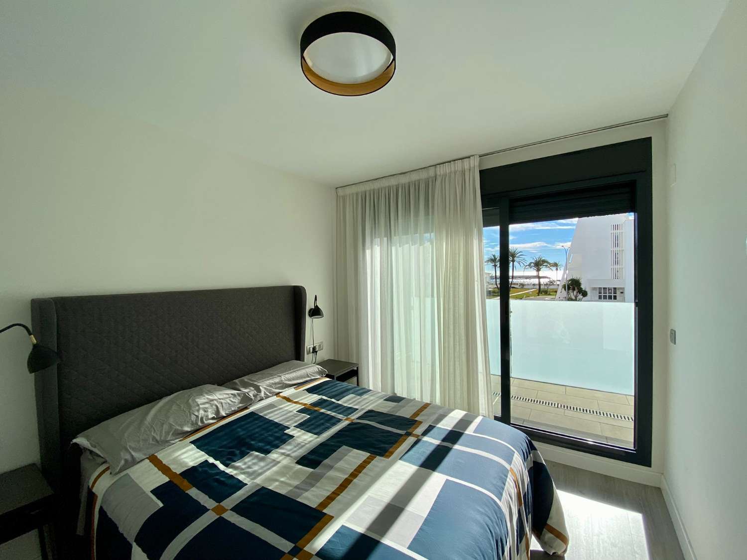 Lägenhet med två sovrum, med terrass och gemensam pool intill stranden i Puerto de la Caleta