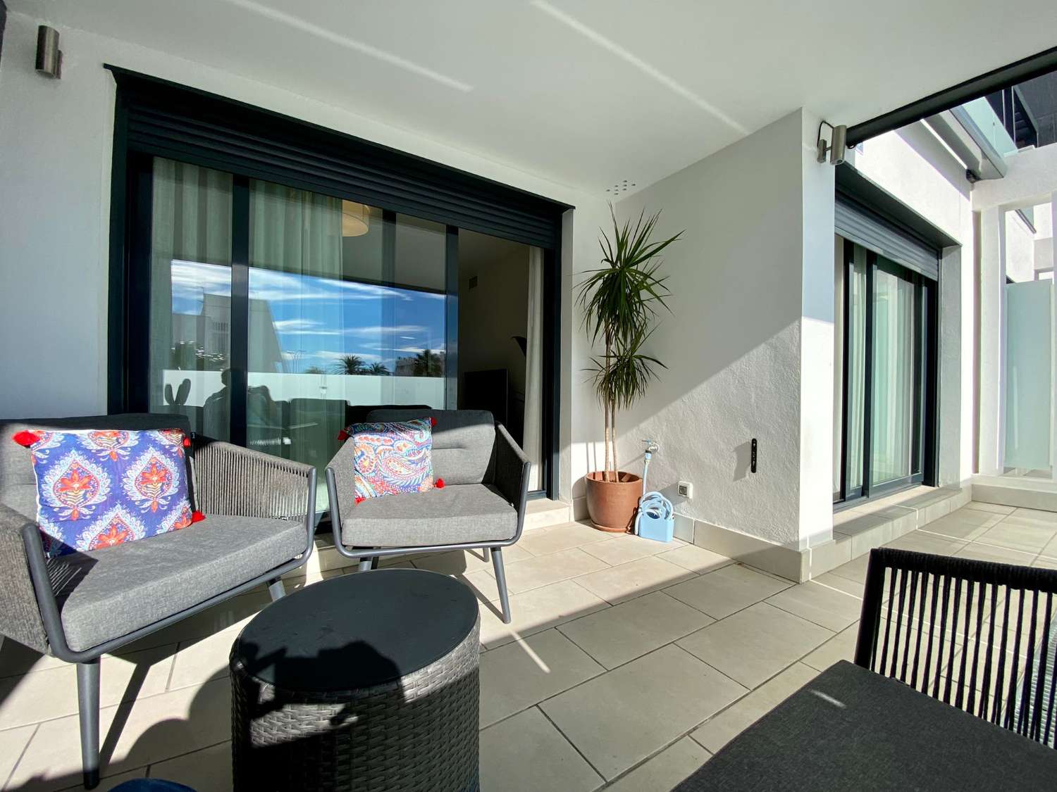 Lägenhet med två sovrum, med terrass och gemensam pool intill stranden i Puerto de la Caleta