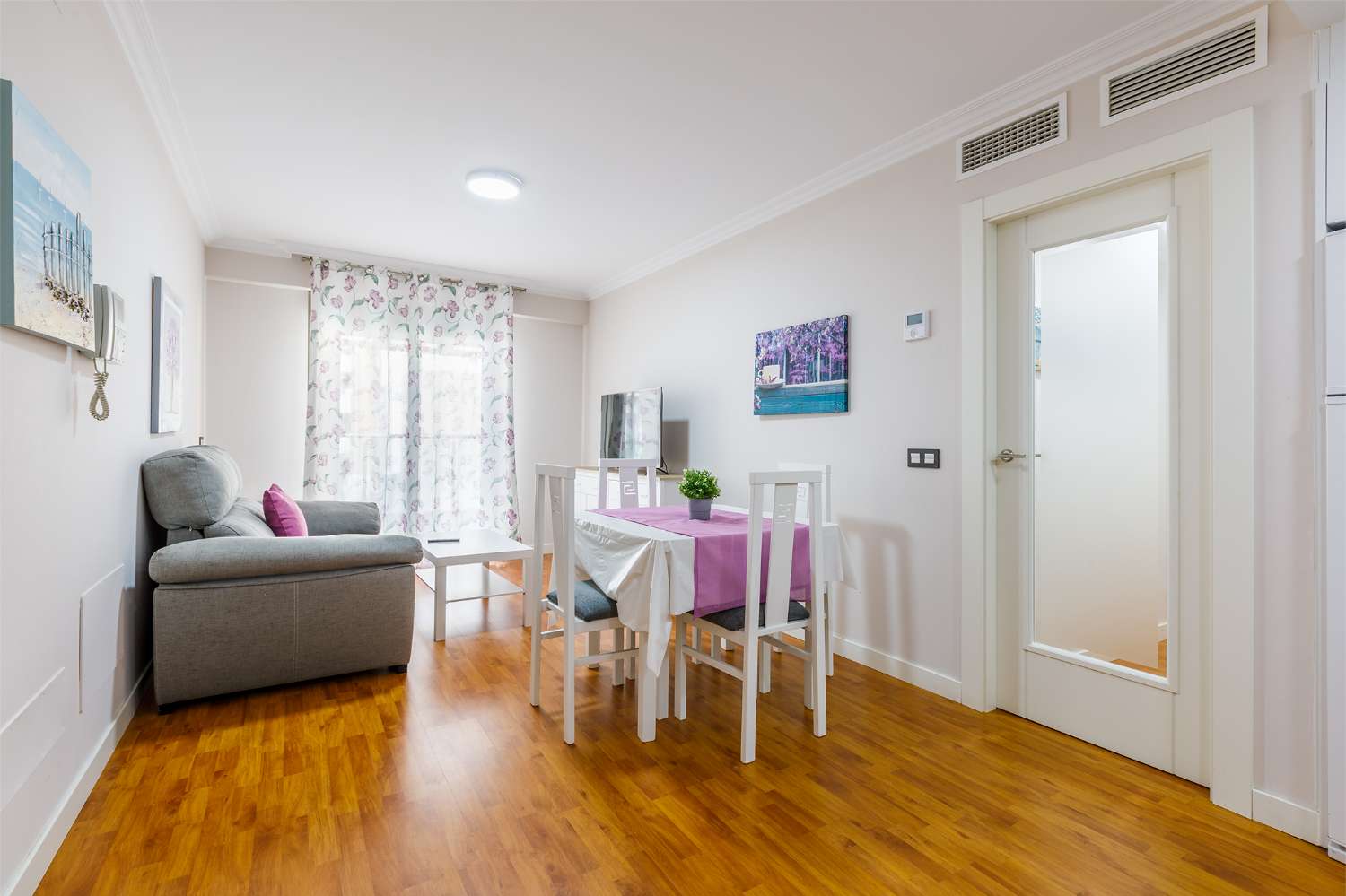 Appartement avec grande terrasse dans le centre de Torre del Mar, deux chambres, deux salles de bain