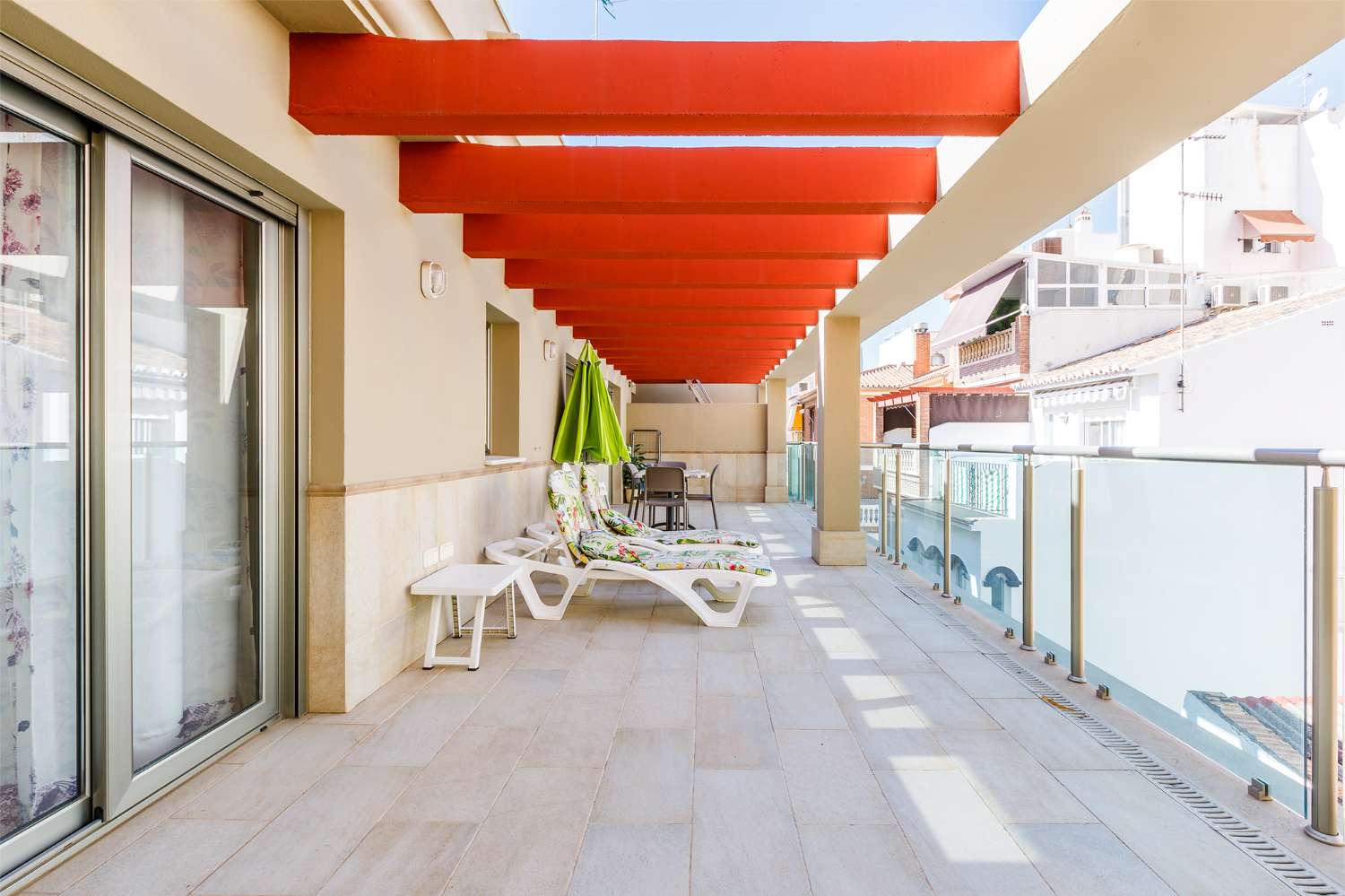 Appartement avec grande terrasse dans le centre de Torre del Mar, deux chambres, deux salles de bain