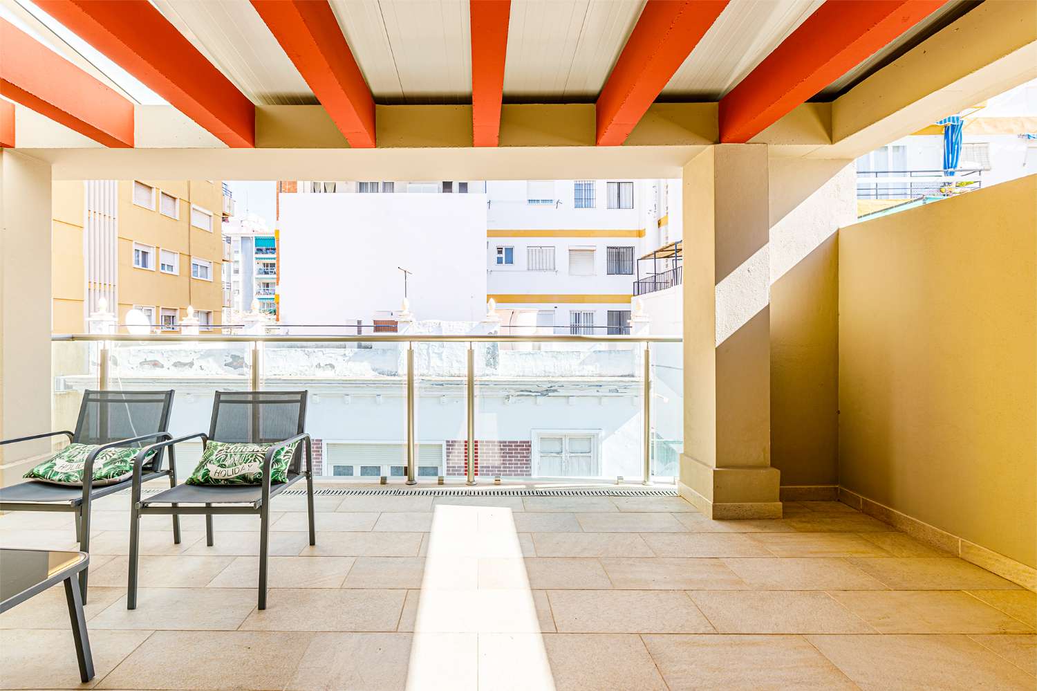 Appartement au centre-ville de Torre del Mar, avec grande terrasse, deux chambres et deux salles de bains