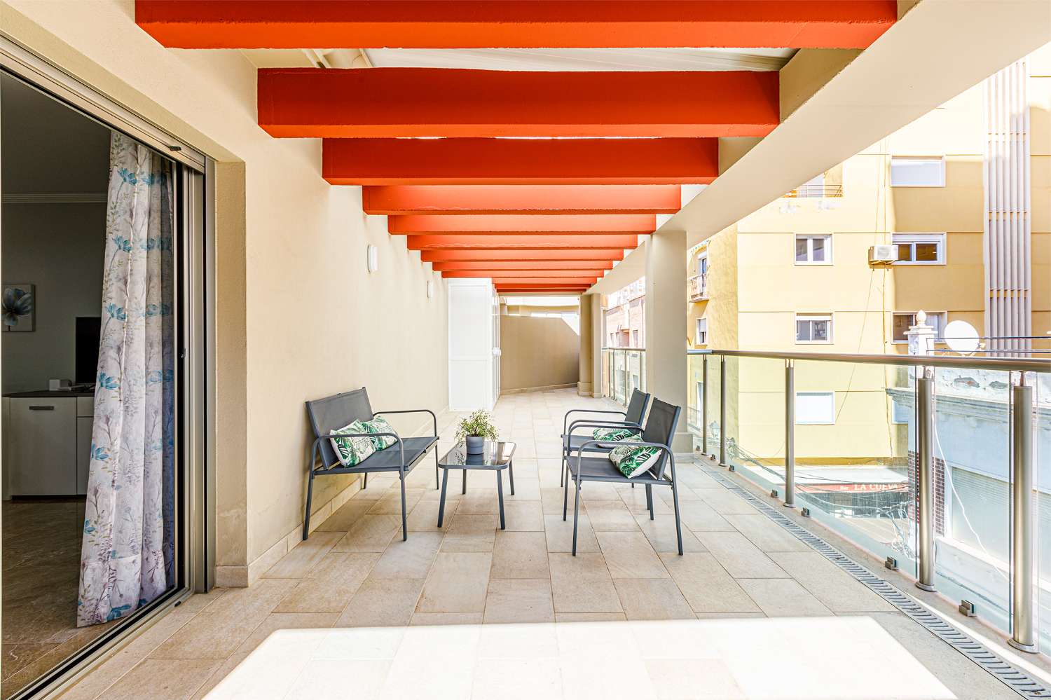 Appartement au centre-ville de Torre del Mar, avec grande terrasse, deux chambres et deux salles de bains