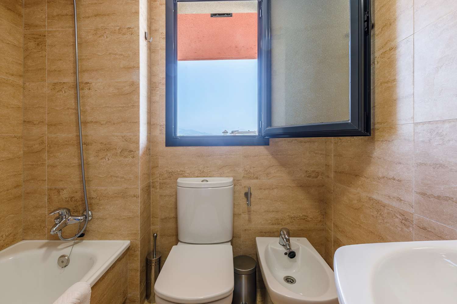 Appartement de deux chambres dans le nouveau quartier de Torre del Mar, avec parking, wifi et piscine communautaire