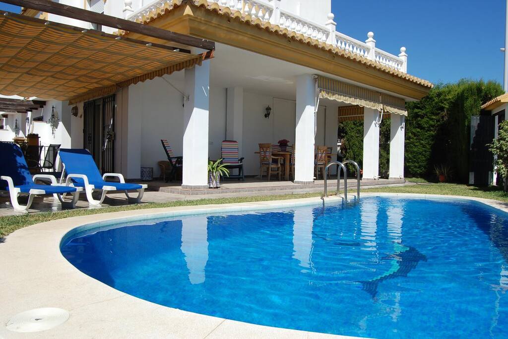 Semi-detached house with private pool and excellent views