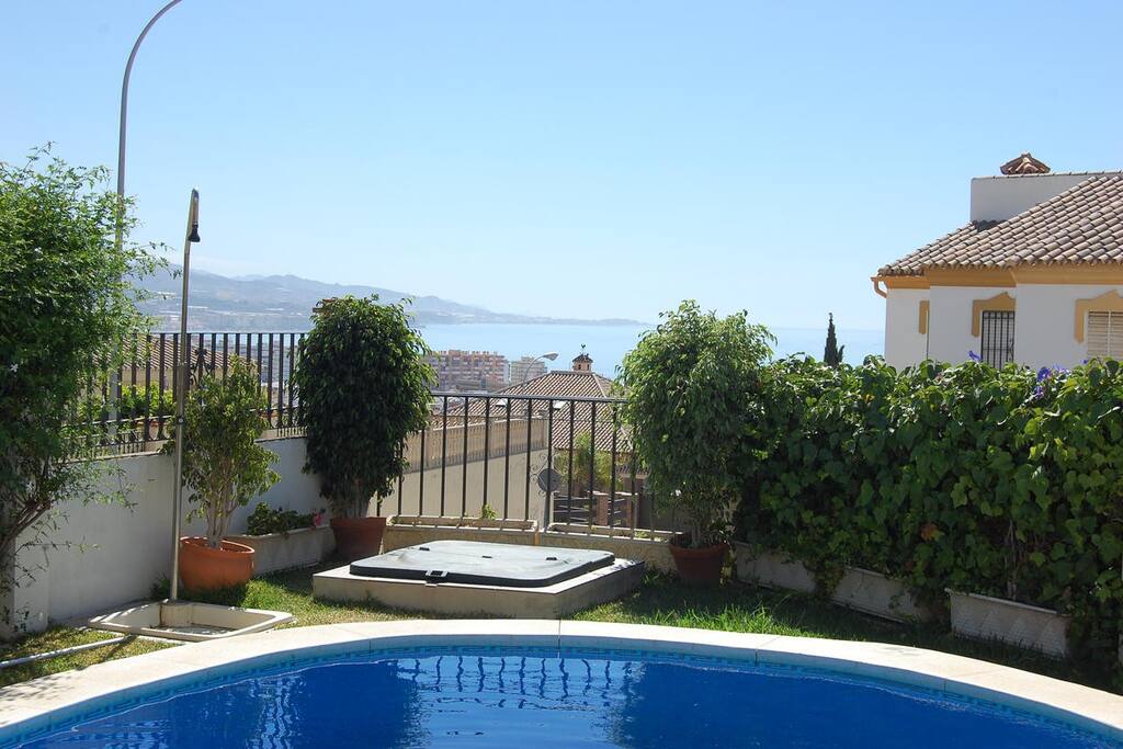 Semi-detached house with private pool and excellent views