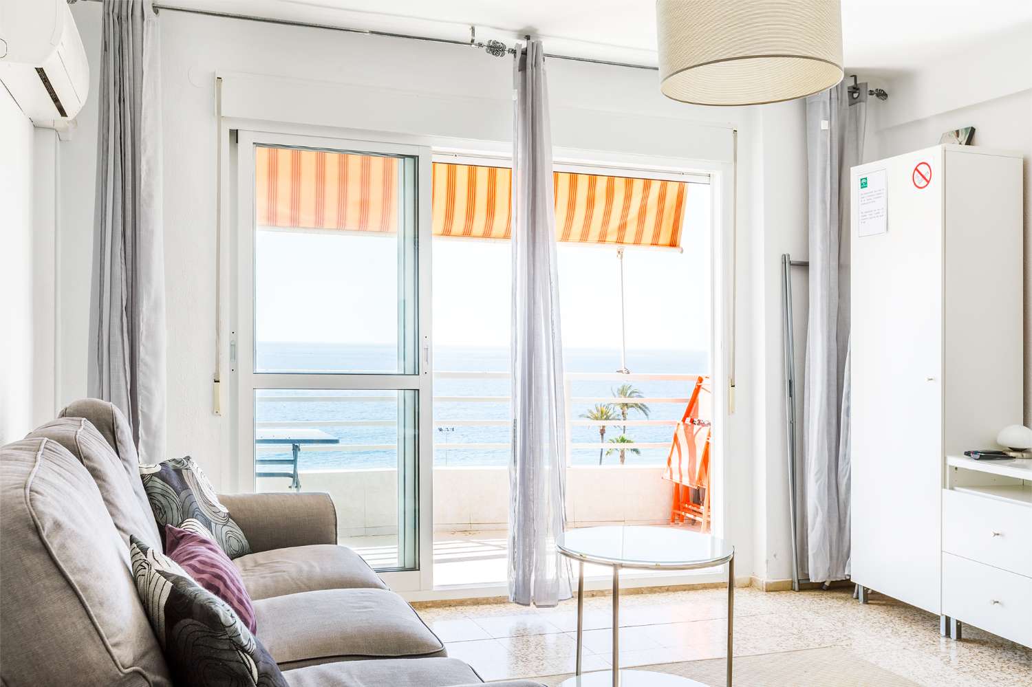 Beachfront apartment with fabulous sea views