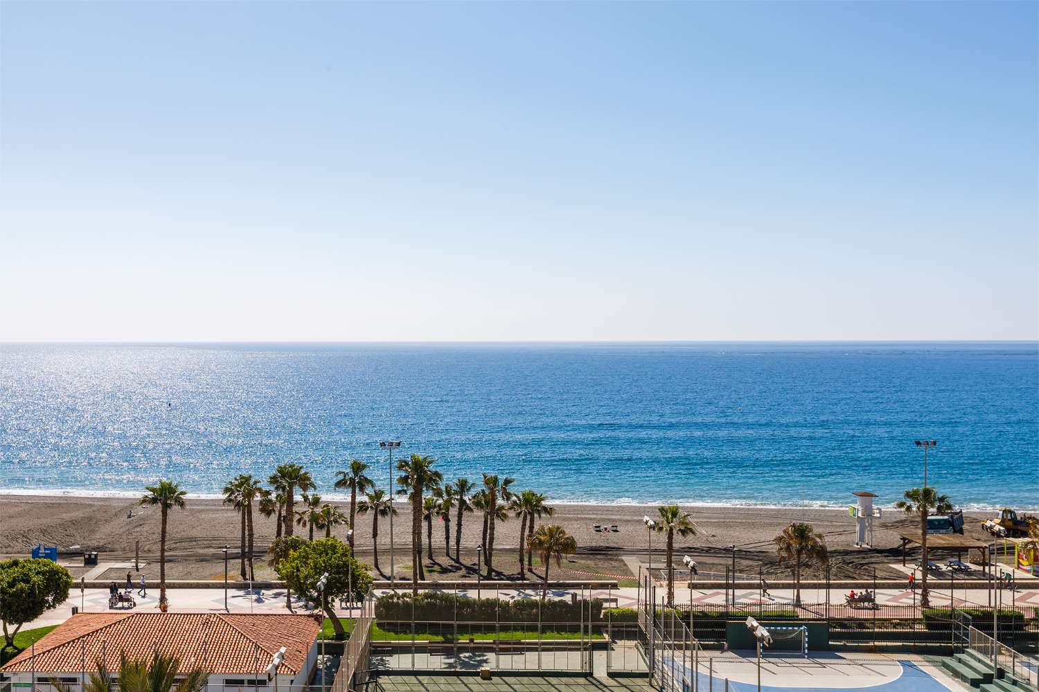 Beachfront apartment with fabulous sea views