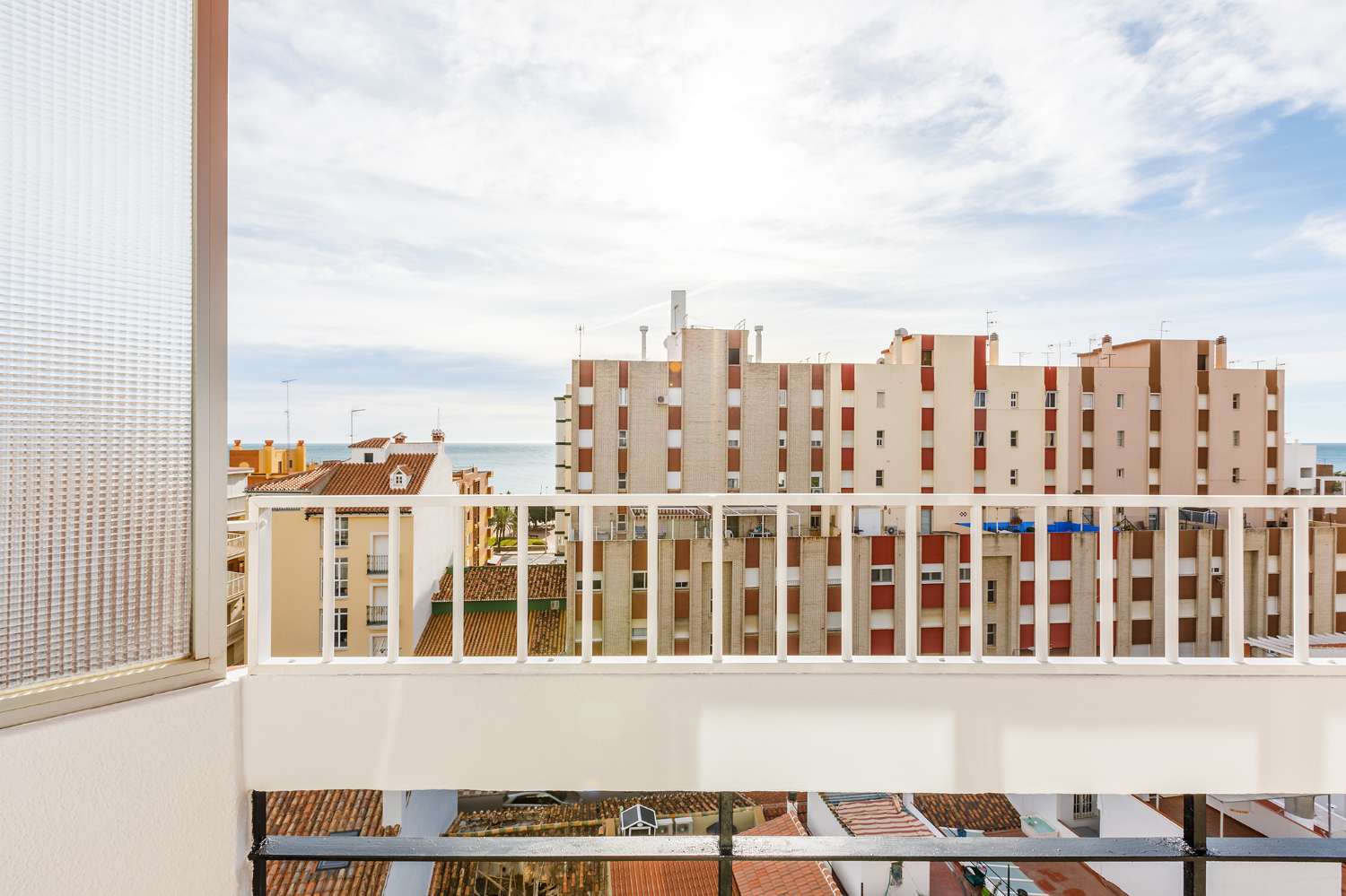 Appartement de deux chambres et deux salles de bains dans le centre de Torre del Mar, avec piscine commune