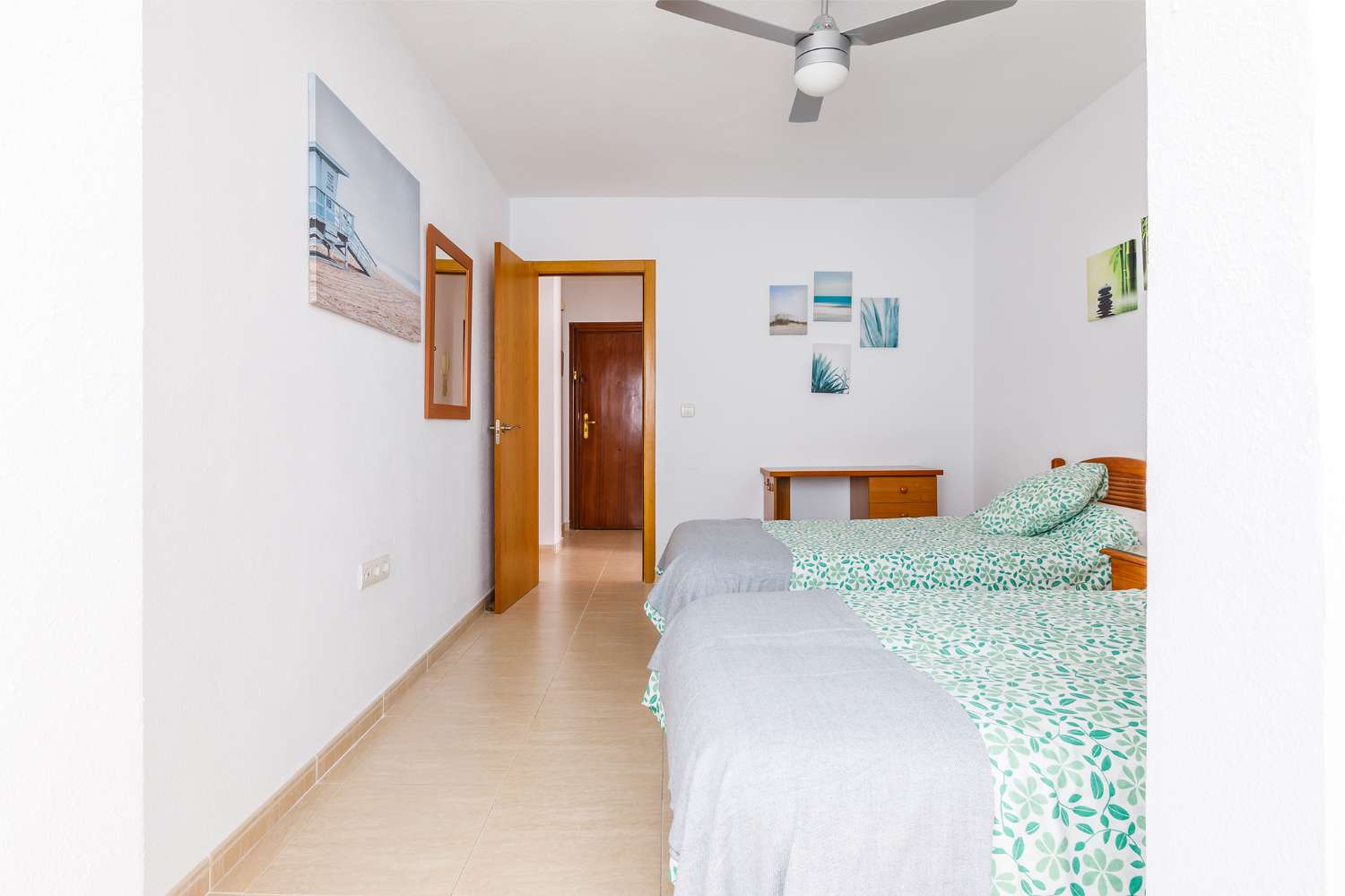 Appartement de deux chambres et deux salles de bains dans le centre de Torre del Mar, avec piscine commune