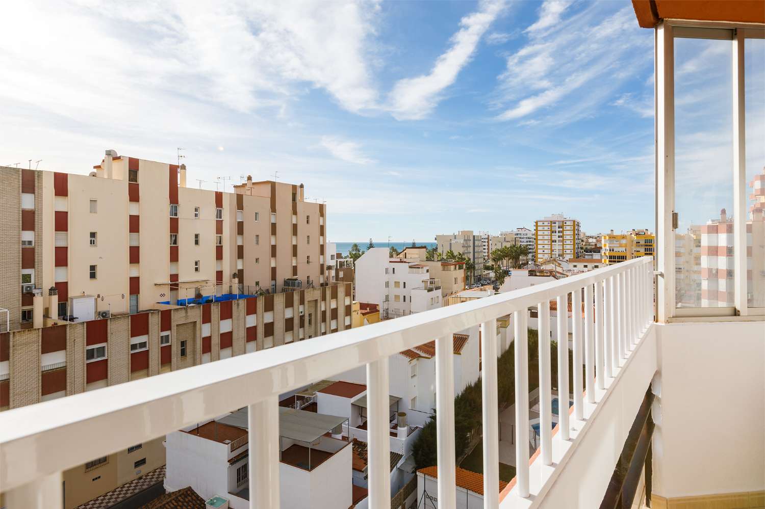 Appartement de deux chambres et deux salles de bains dans le centre de Torre del Mar, avec piscine commune