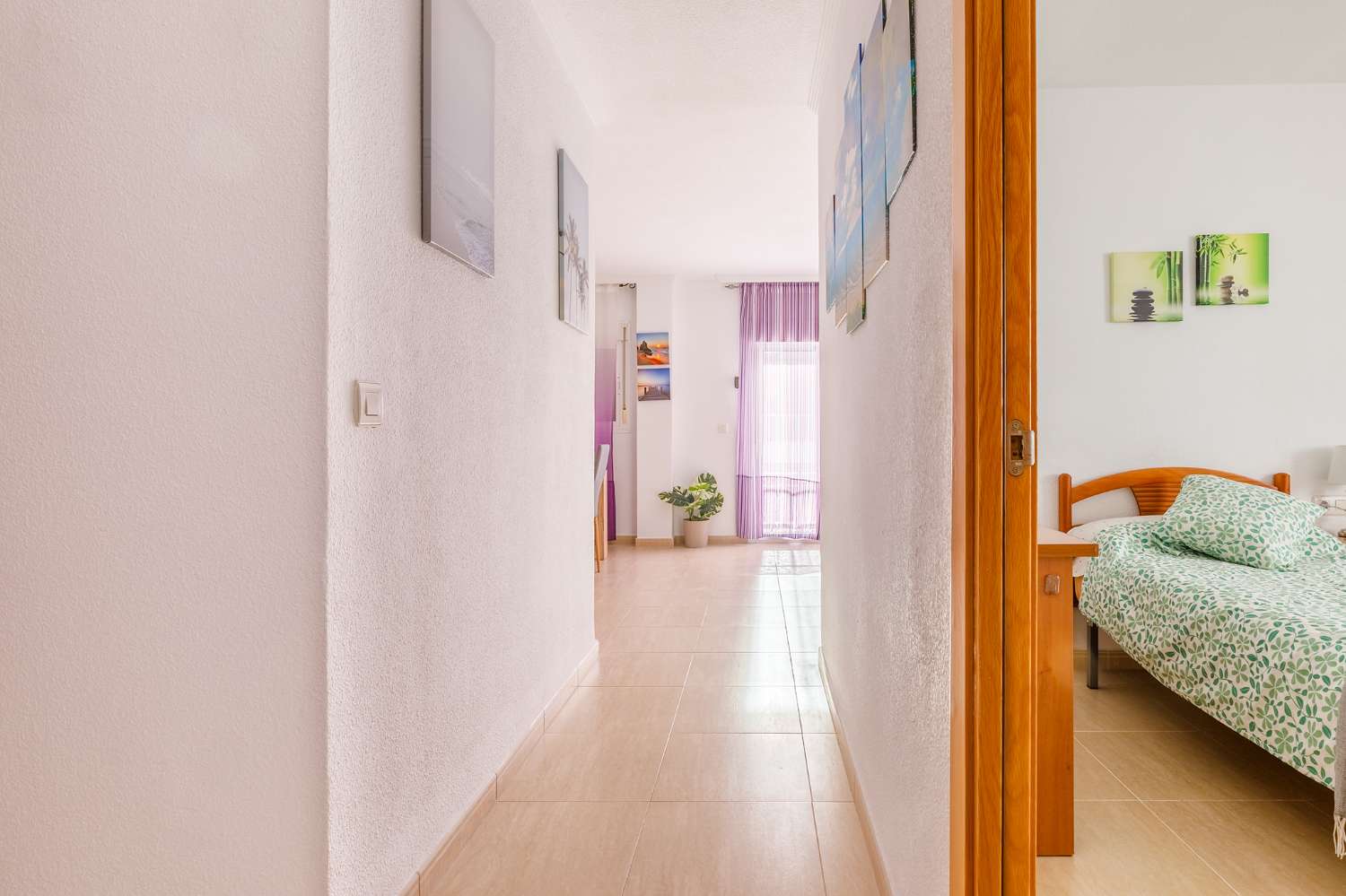 Appartement de deux chambres et deux salles de bains dans le centre de Torre del Mar, avec piscine commune