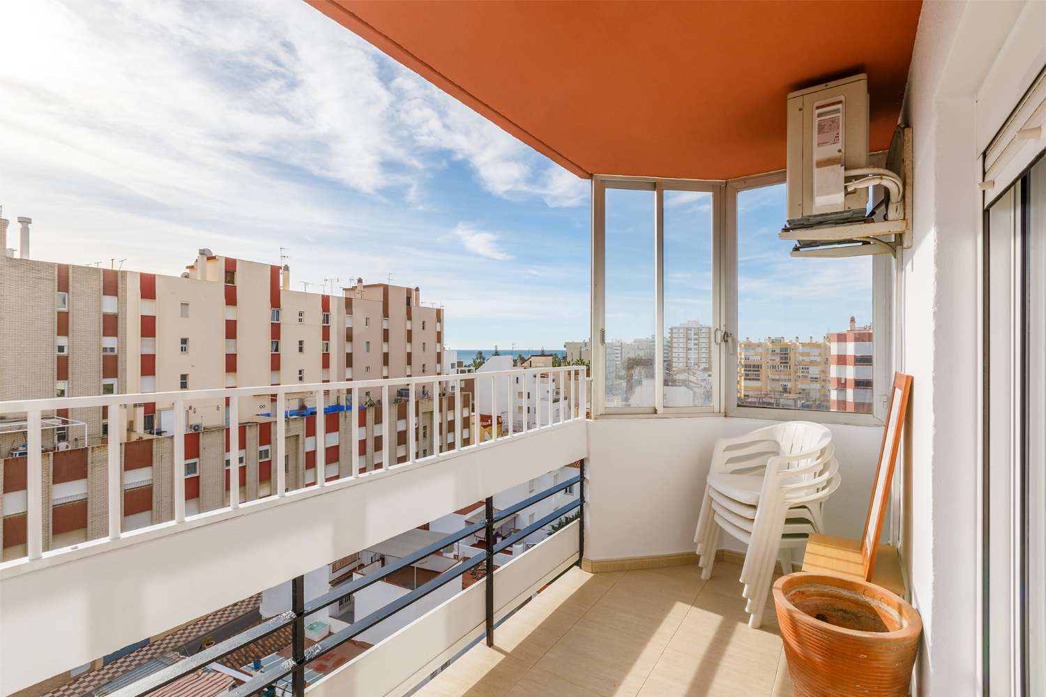 Appartement de deux chambres et deux salles de bains dans le centre de Torre del Mar, avec piscine commune