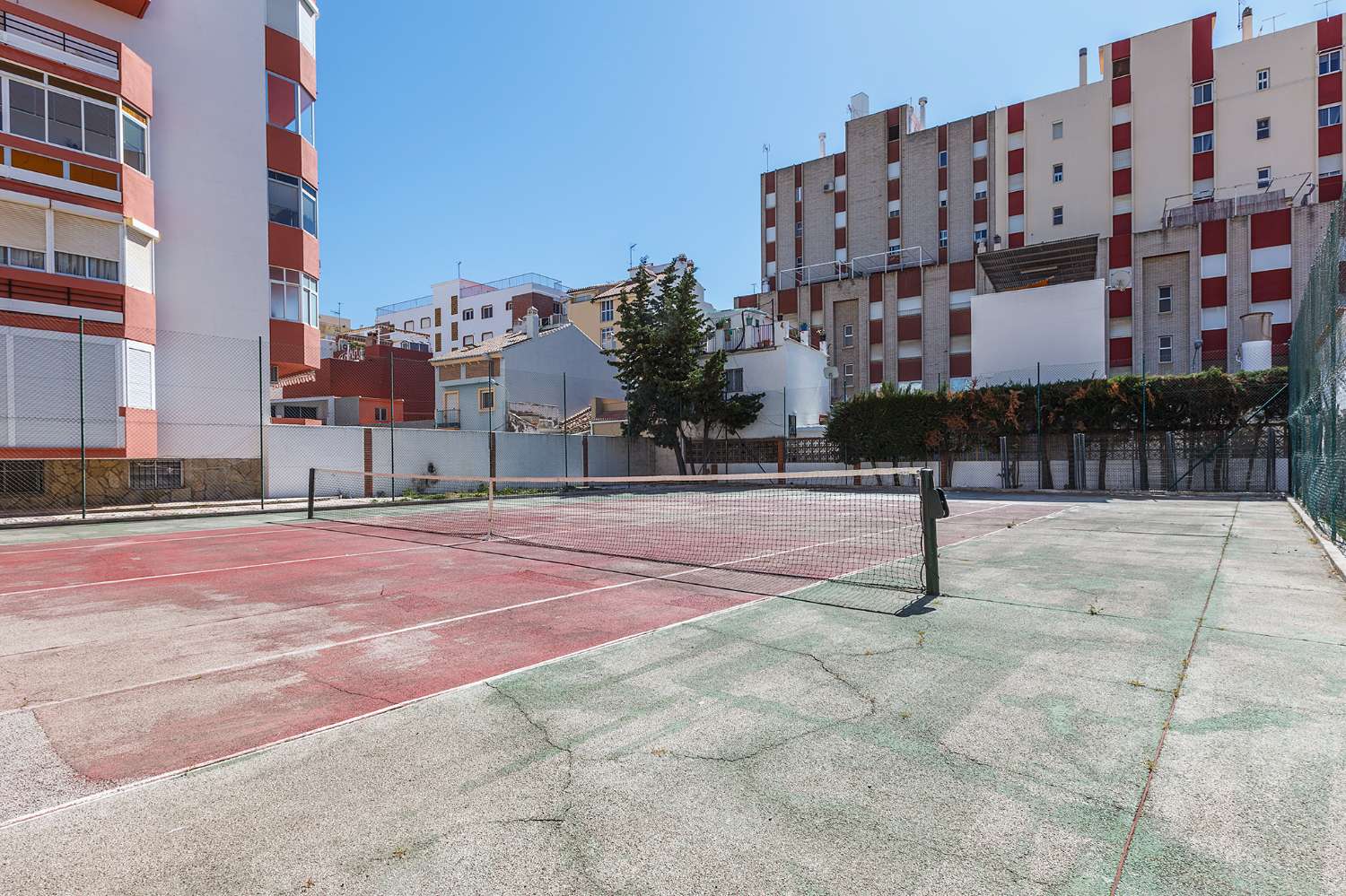 Appartement de deux chambres et deux salles de bains dans le centre de Torre del Mar, avec piscine commune