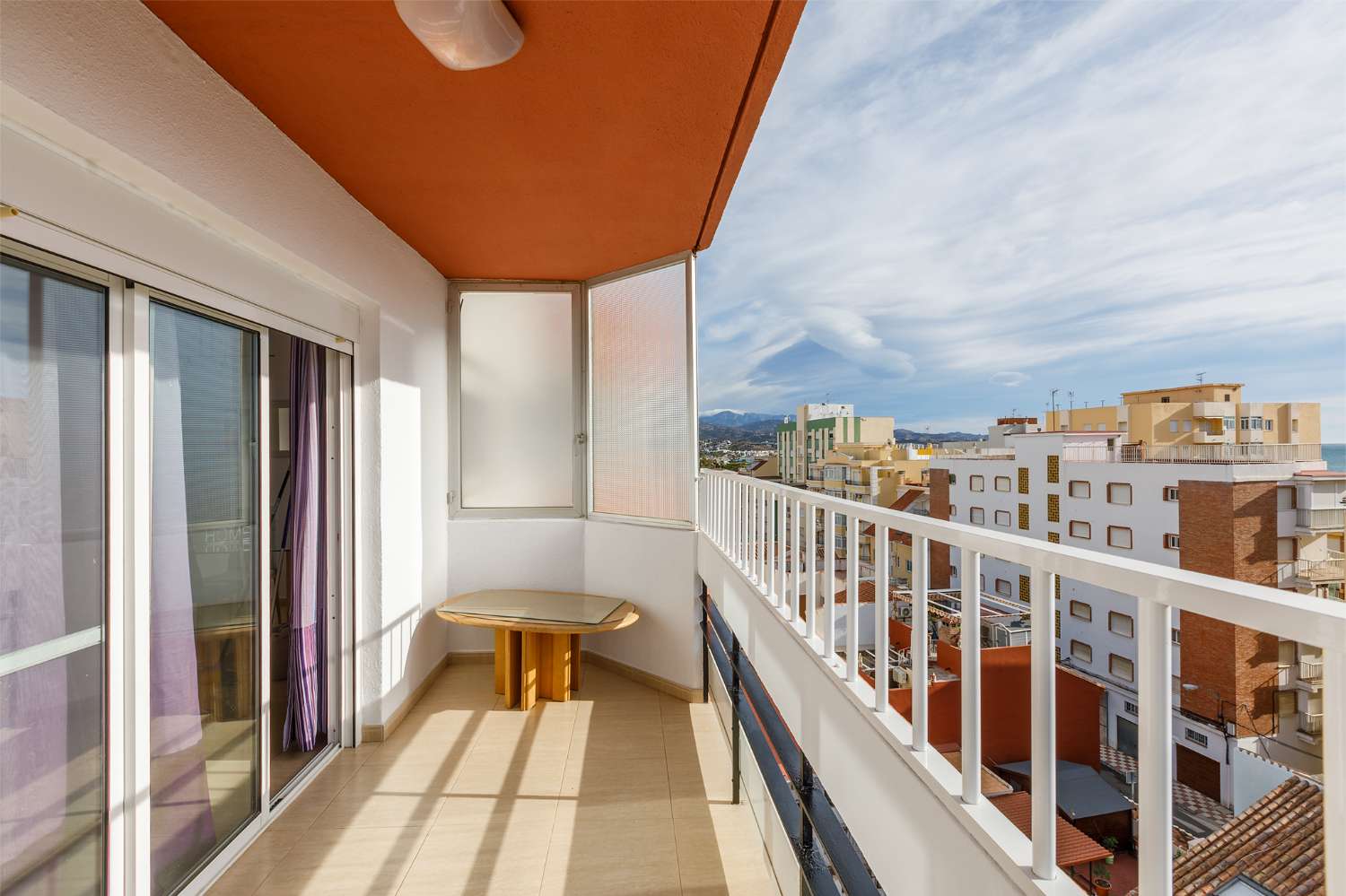 Appartement de deux chambres et deux salles de bains dans le centre de Torre del Mar, avec piscine commune