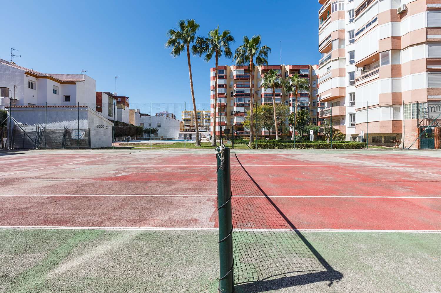 Appartement de deux chambres et deux salles de bains dans le centre de Torre del Mar, avec piscine commune