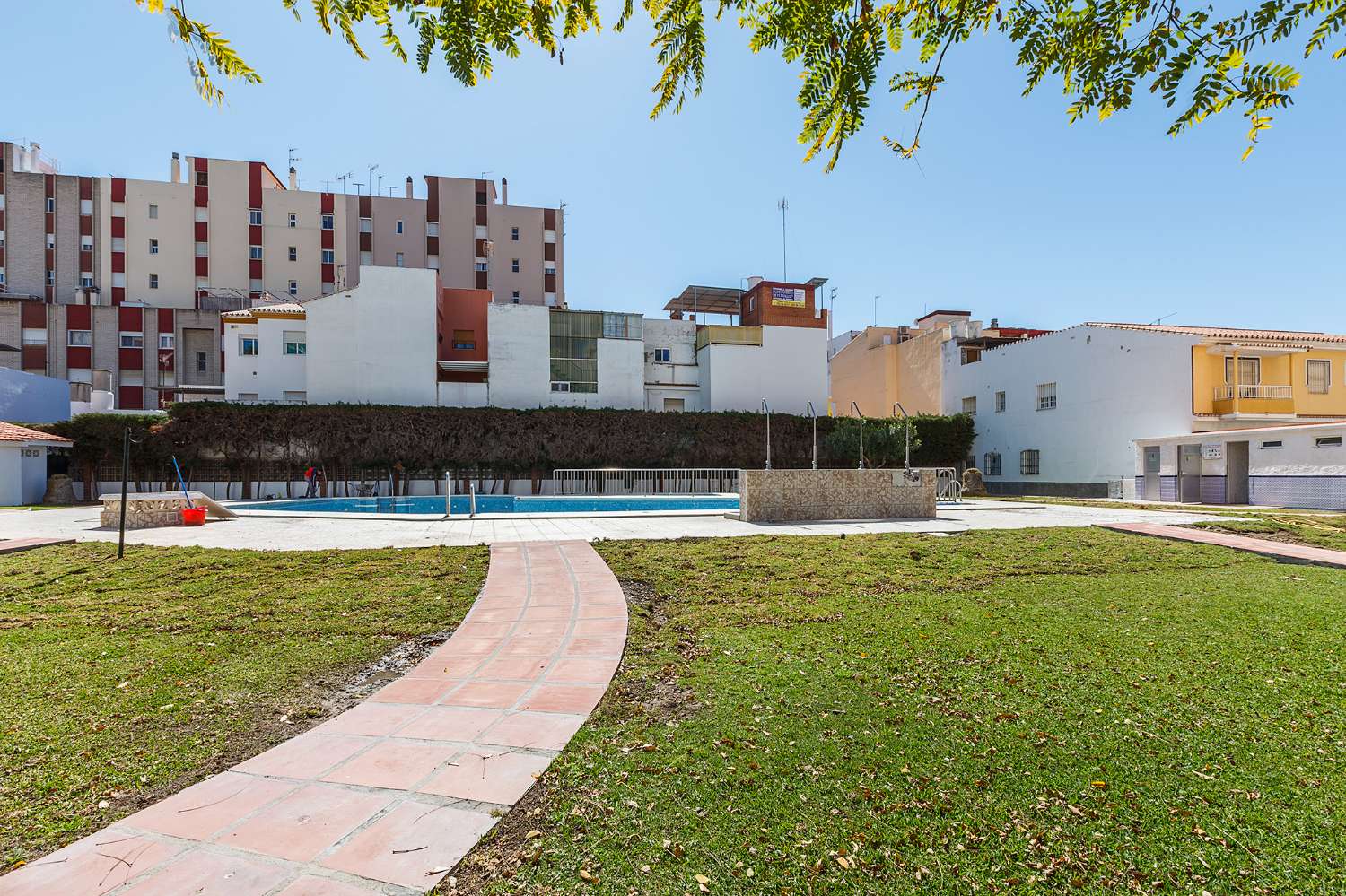 Appartement de deux chambres et deux salles de bains dans le centre de Torre del Mar, avec piscine commune