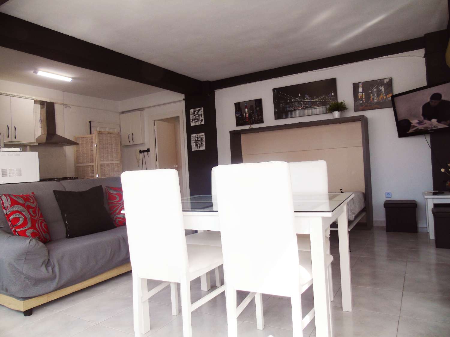 1 bedroom apartment in the center of Torre del Mar, with communal pool