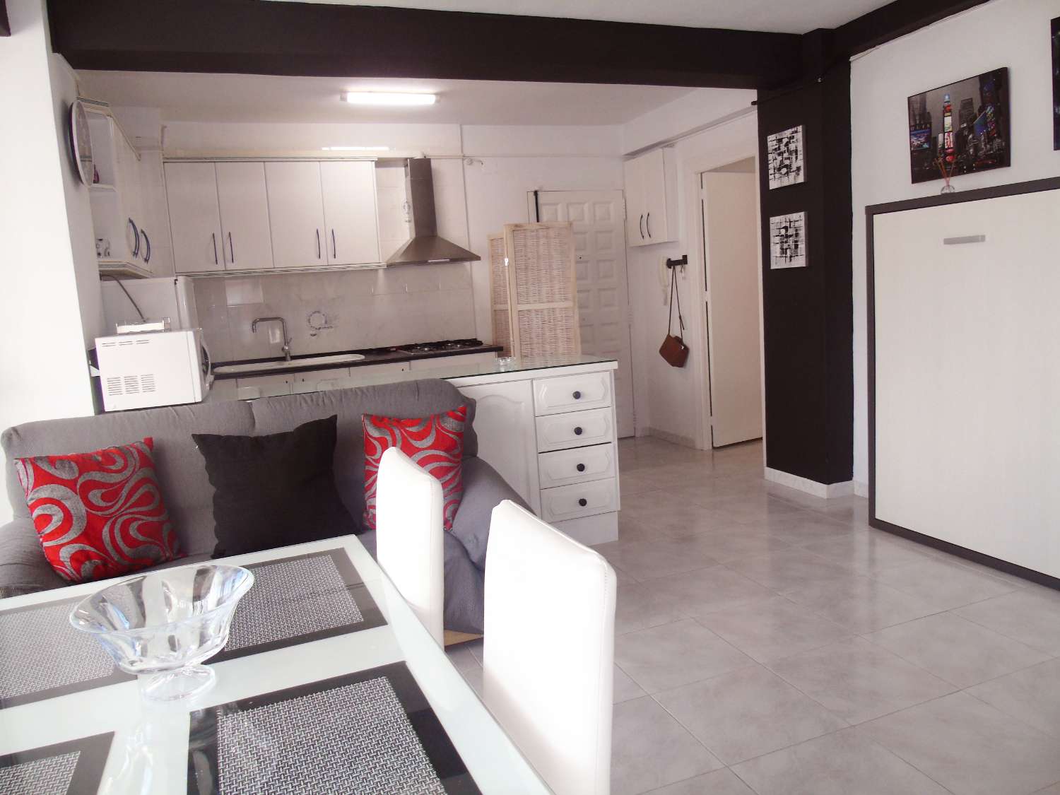 1 bedroom apartment in the center of Torre del Mar, with communal pool