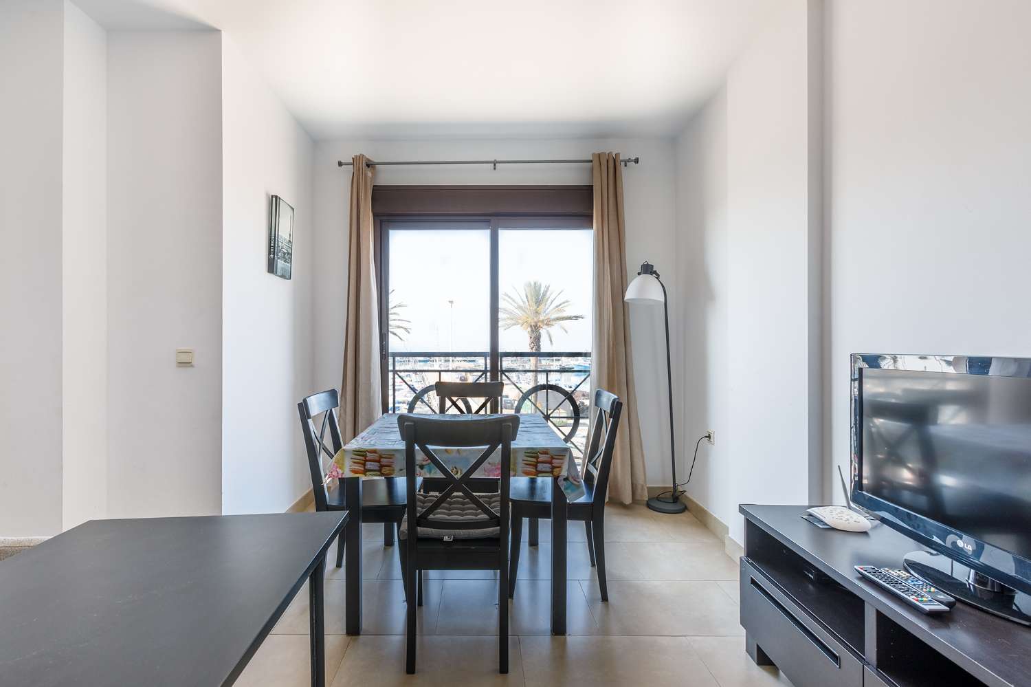 One bedroom apartment, first line of the marina of La Caleta