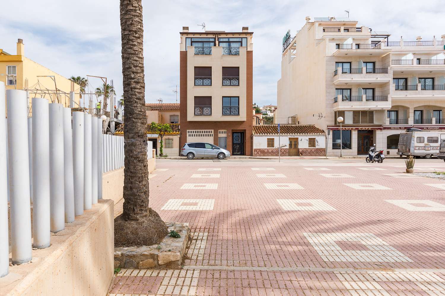 One bedroom apartment, first line of the marina of La Caleta