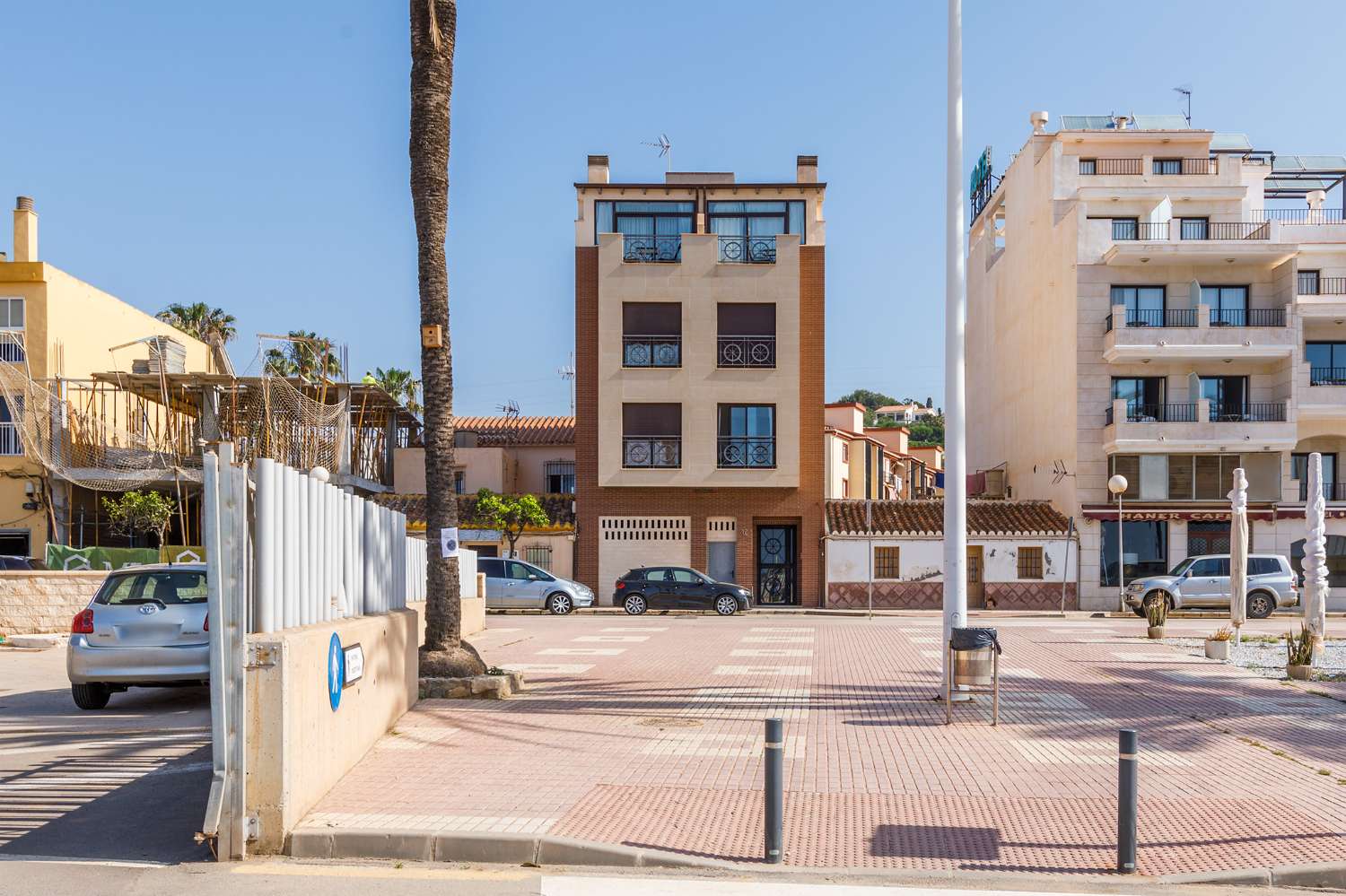 One bedroom apartment, first line of the marina of La Caleta